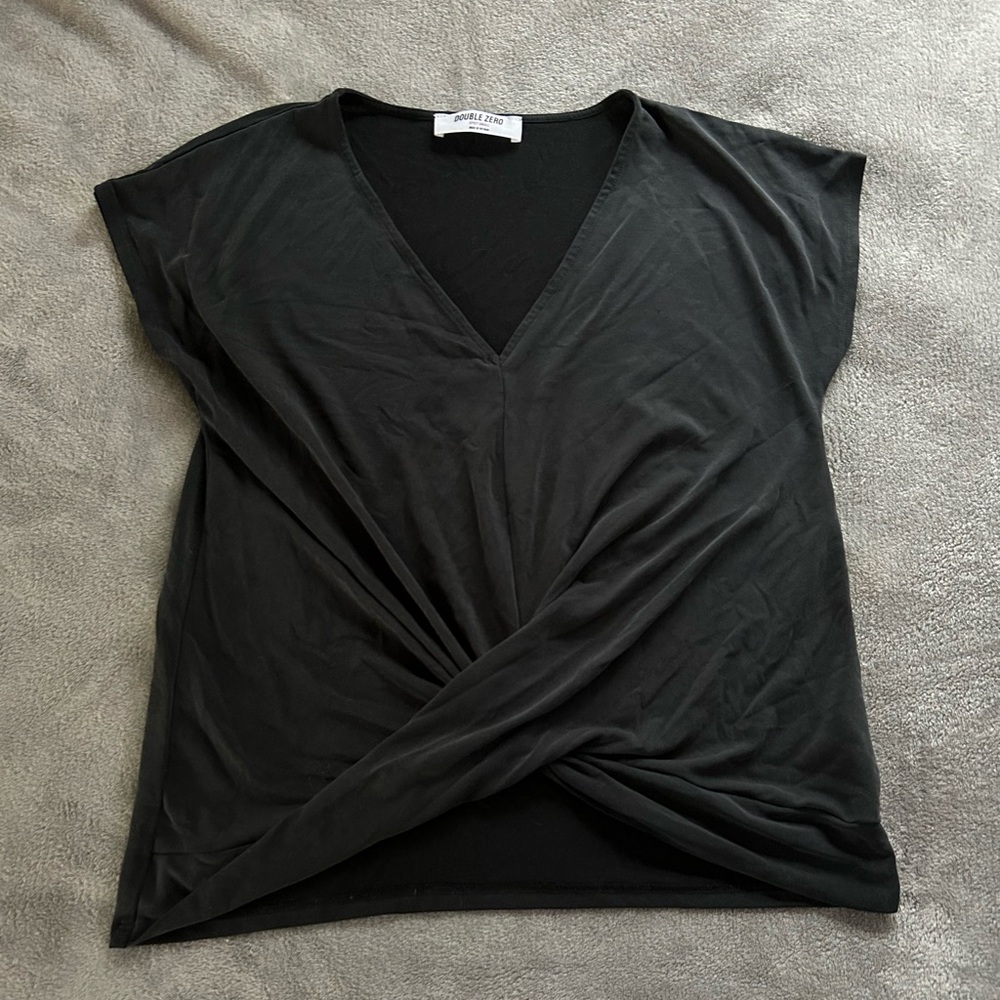 Double zero - Women’s black shirt with scrunch in middle size spicy small